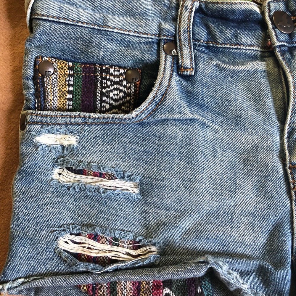 Free People Distressed denim Rugged Baja Shorts Size 26 - Picture 11 of 16